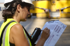 6. Control de contenedores en muelle para la carga. (Fuente Autoridad Portuaria de Barcelona)