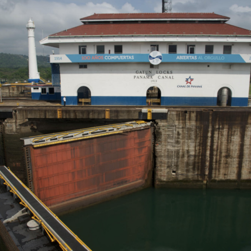 Canal de Panamá Control de las esclusas