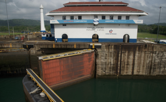 Canal de Panamá Control de las esclusas